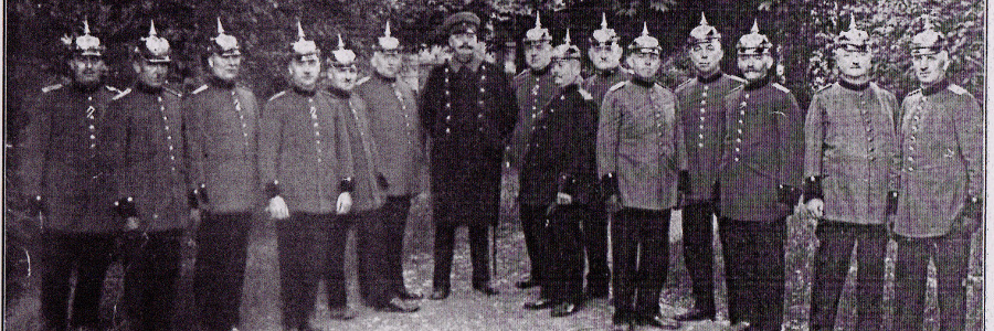 Branddirektor Hugo Merckens mit seinen Brandmeistern 1925